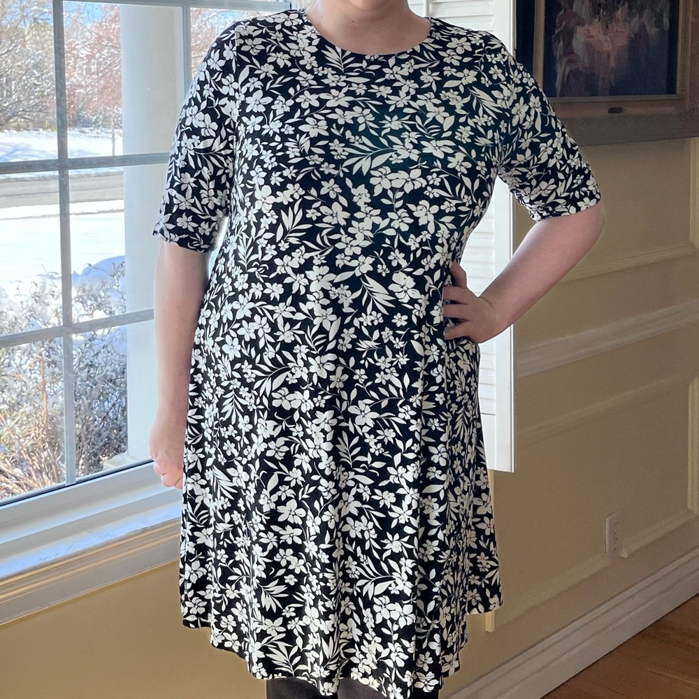 Old Navy EUC Black and White Swing Dress Size XL